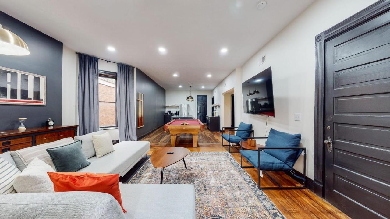 Stylish 2nd Floor With Pool Table Office Space Near Churchill Downs Apartment