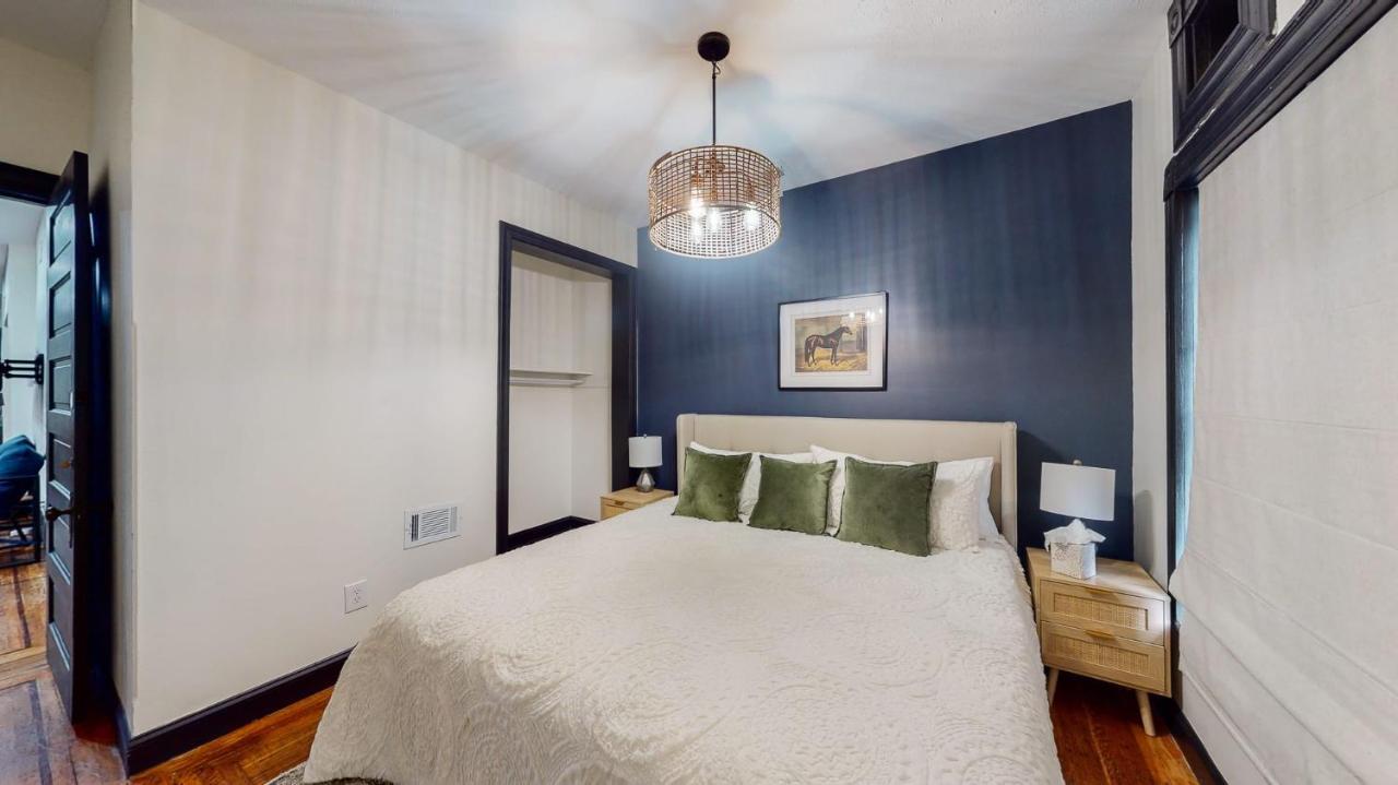 Stylish 2nd Floor With Pool Table Office Space Near Churchill Downs *