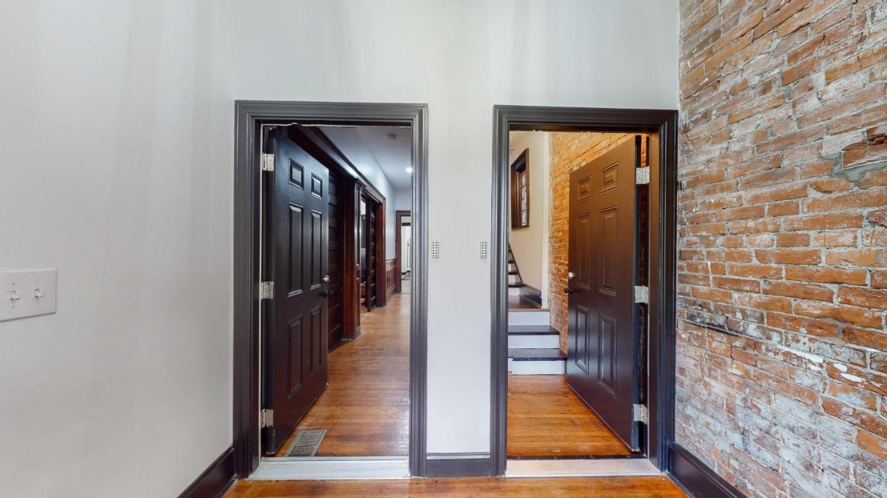 Apartment Stylish 2nd Floor With Pool Table Office Space Near Churchill Downs *