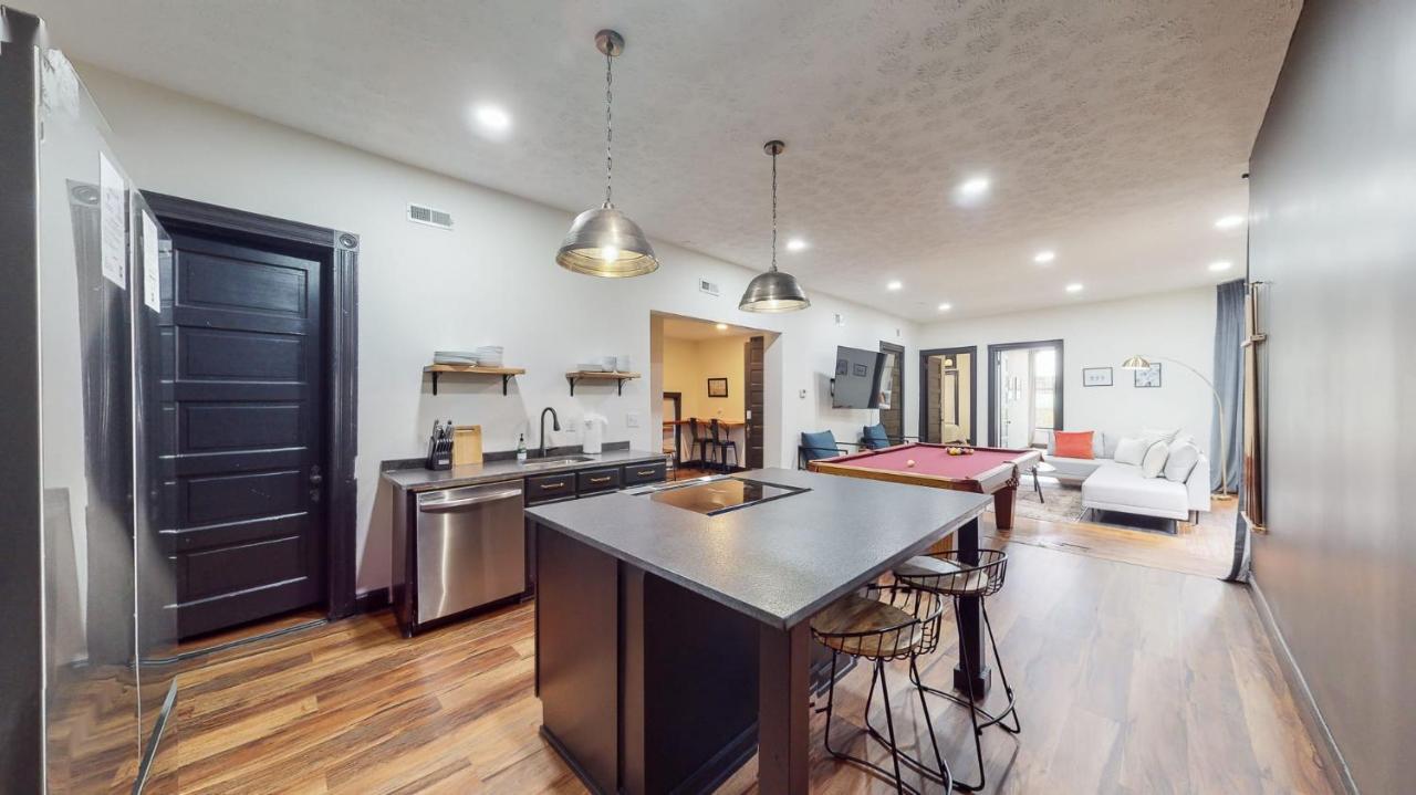 Apartment Stylish 2nd Floor With Pool Table Office Space Near Churchill Downs *