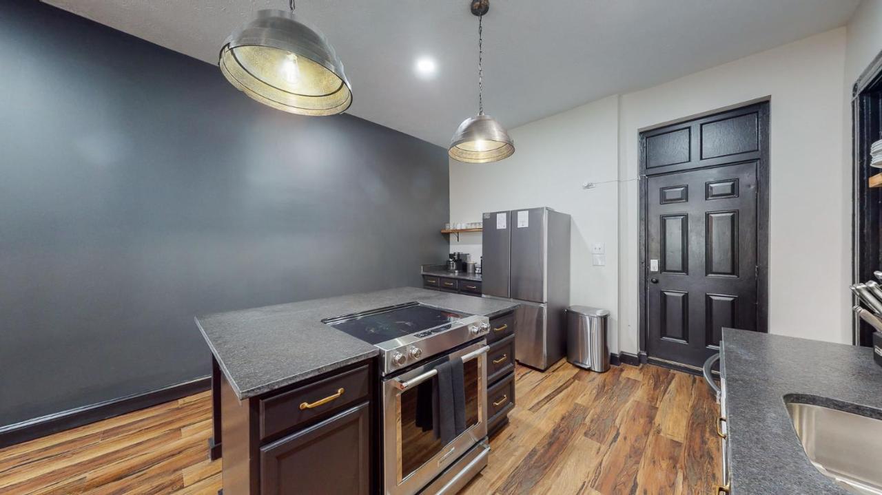 Stylish 2nd Floor With Pool Table Office Space Near Churchill Downs Louisville