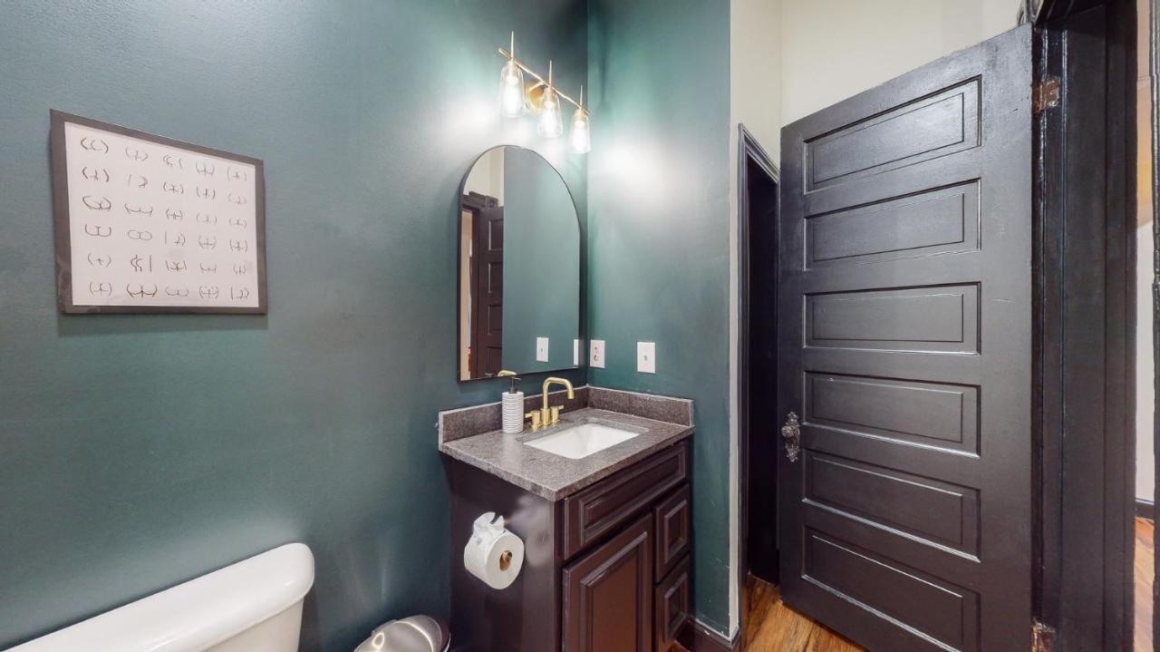 Stylish 2nd Floor With Pool Table Office Space Near Churchill Downs * Louisville