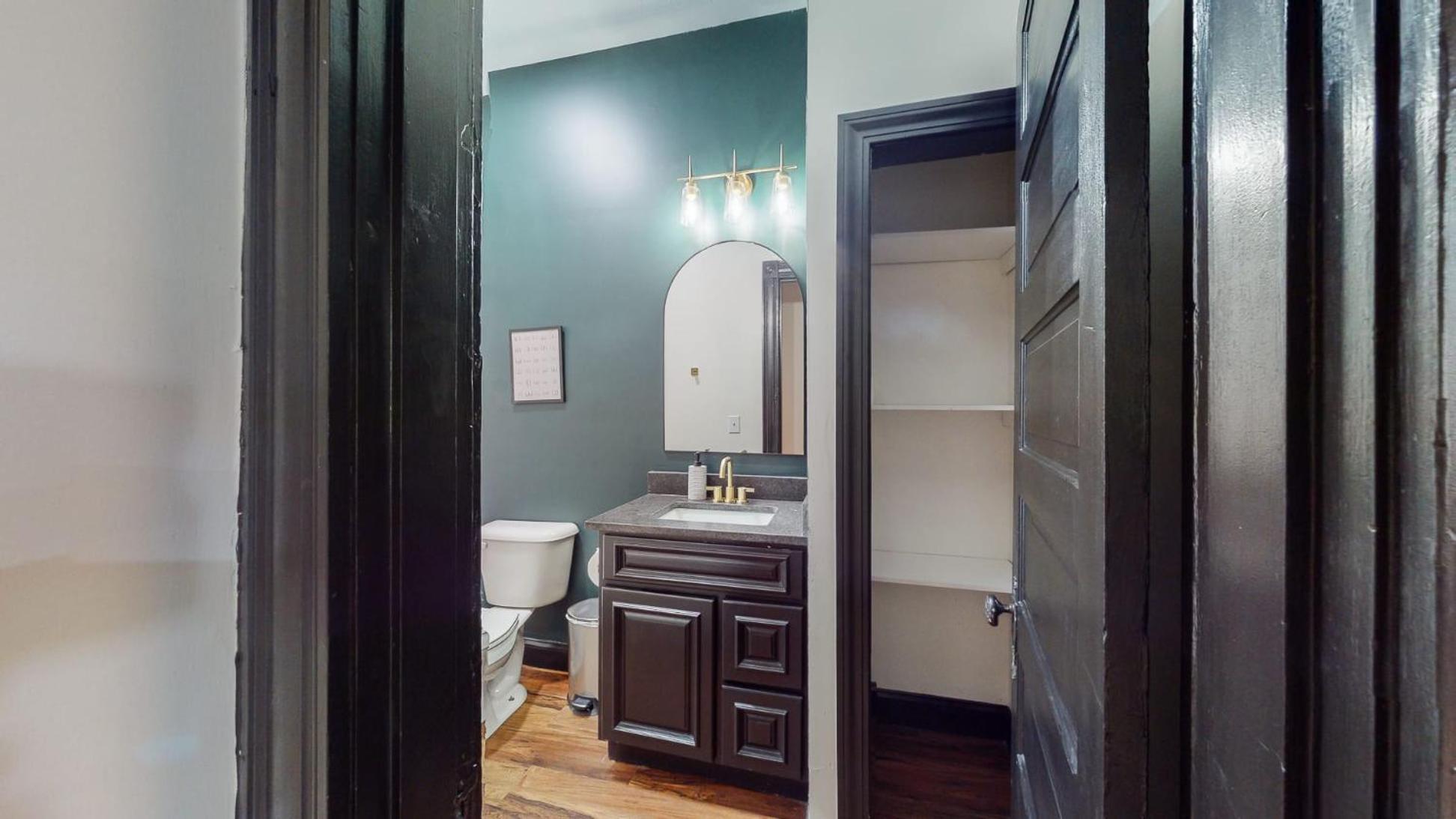 Stylish 2nd Floor With Pool Table Office Space Near Churchill Downs Apartment Louisville